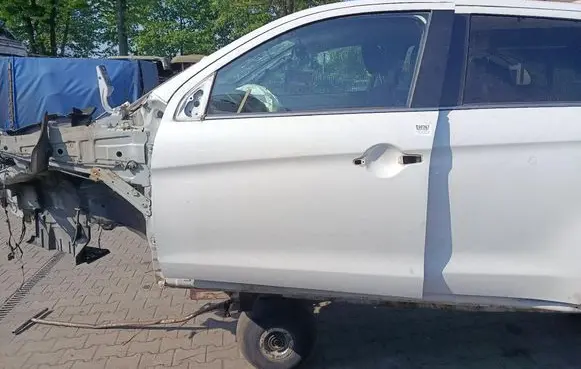Mitsubishi ASX Front door