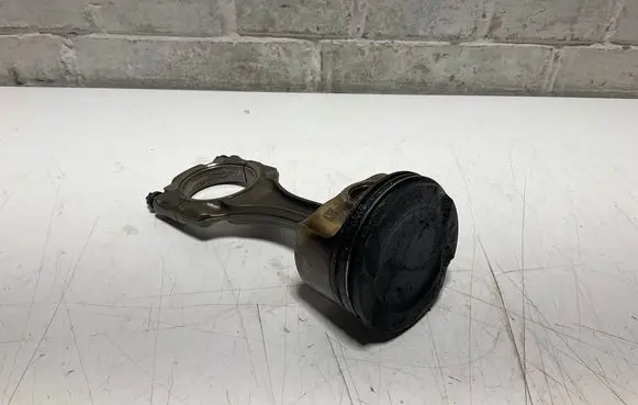 BMW 5 F10 F11 Piston with connecting rod 7843237