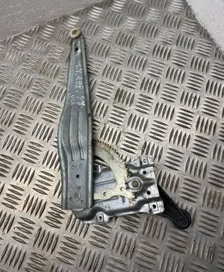 Rear door manual window regulator