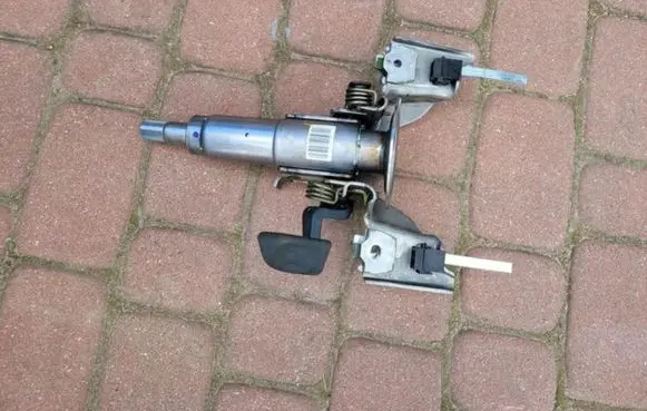 Steering wheel axle set