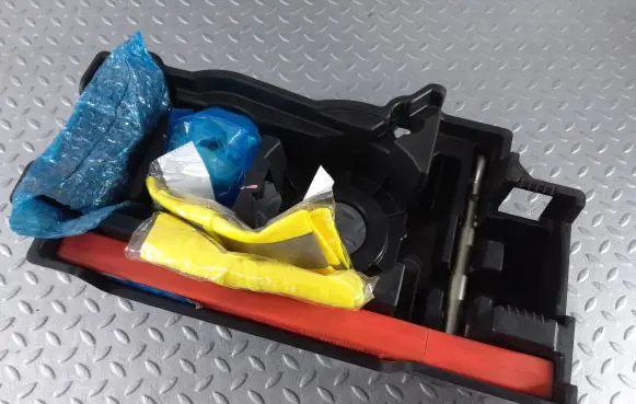Citroen C4 III e-C4 Tool set 9818867680