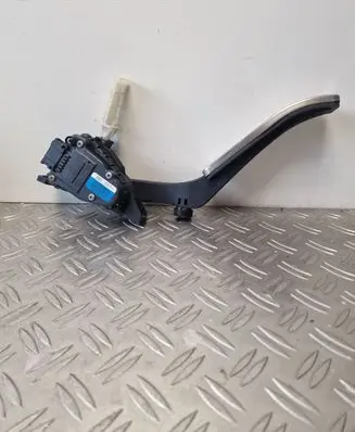 Volkswagen Touareg I Accelerator throttle pedal 7L6723507