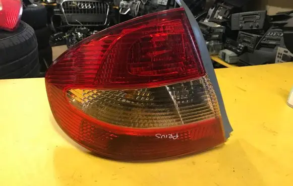 Toyota Prius (XW10) Rear/tail lights