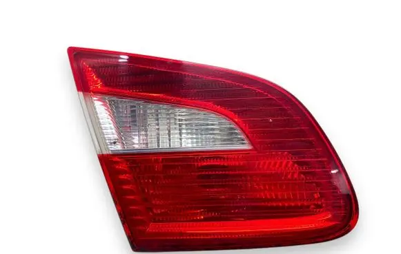 Tailgate rear/tail lights