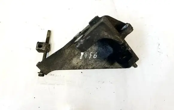Subaru Legacy Engine mounting bracket