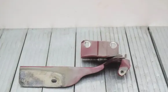 Engine bonnet/hood hinges