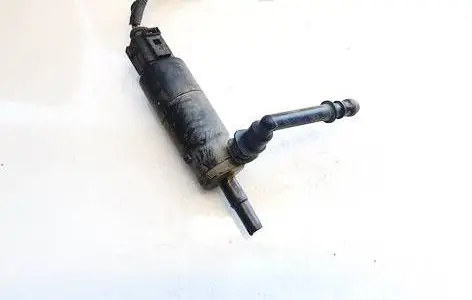 Volkswagen Jetta V Headlight washer pump 3B7955681 001016