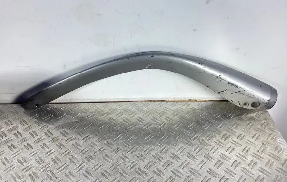 Front bumper splitter molding
