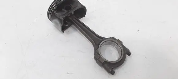 Opel Astra H Piston with connecting rod