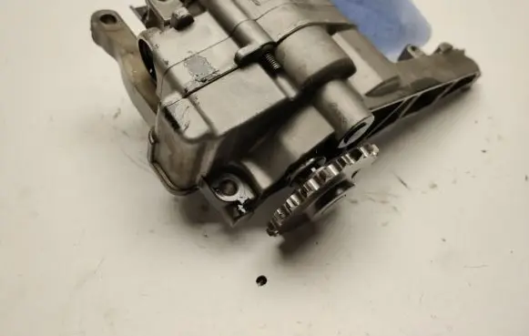 Mercedes-Benz CLS C219 Oil pump A6421810801