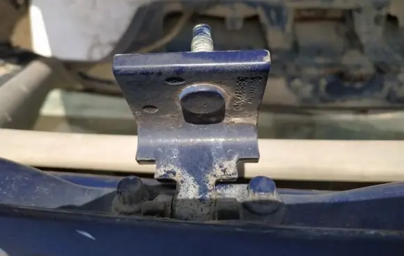 Volkswagen PASSAT B5 Tailgate/trunk/boot hinge 3b9827301d