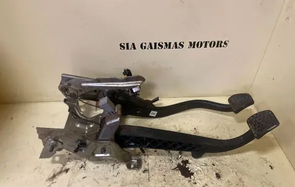 Opel Meriva A Pedal assembly 