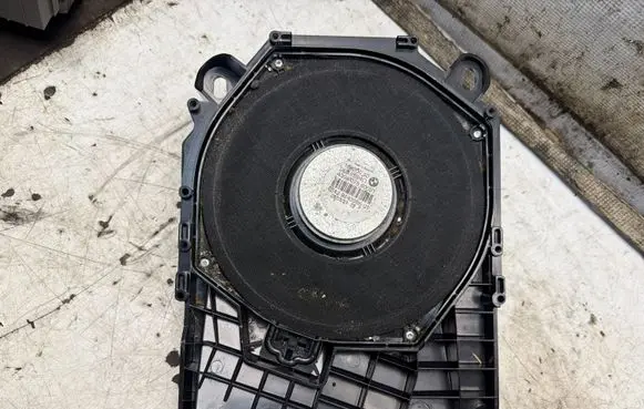 BMW 3 E90 E91 Subwoofer speaker 18820010