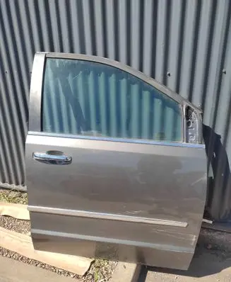 Chrysler Grand Voyager V Front door