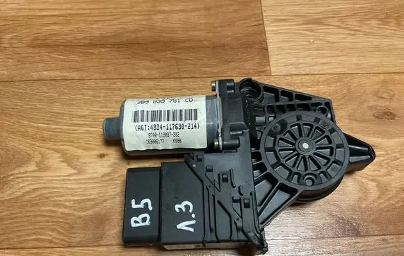 Volkswagen PASSAT B5 Rear door window regulator motor 3B9839751CD 169006177 9700119097202