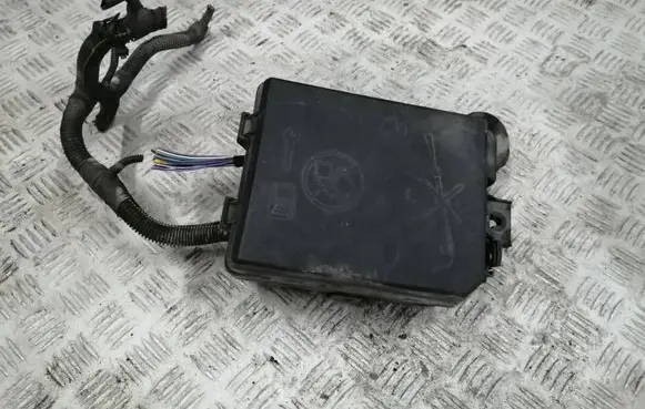 Opel Adam Fuse module 13371118