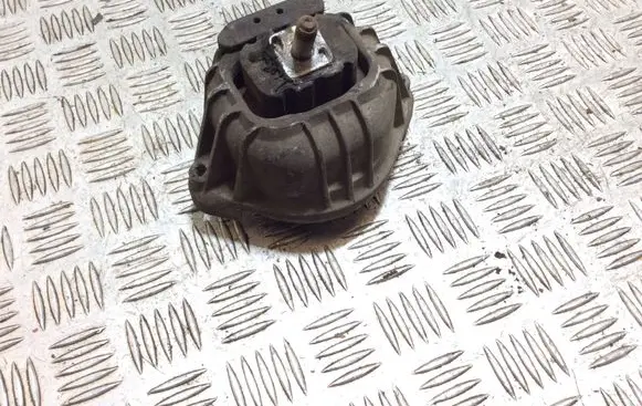 BMW 1 E81 E87 Engine mount bracket