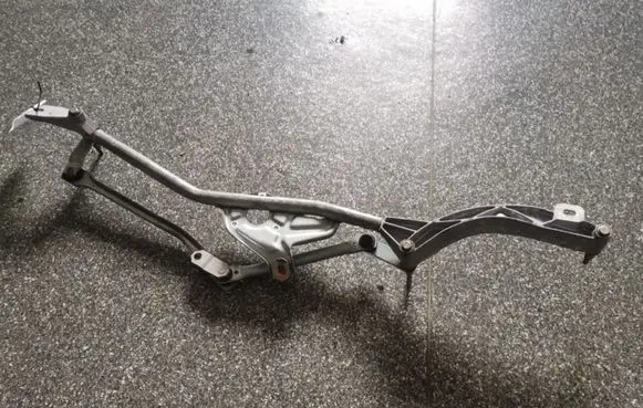 Front wiper linkage