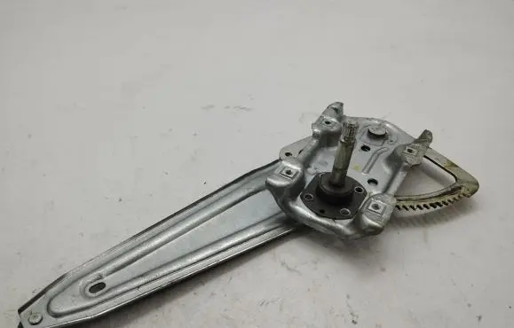 Toyota Avensis T270 Rear window lifting mechanism without motor