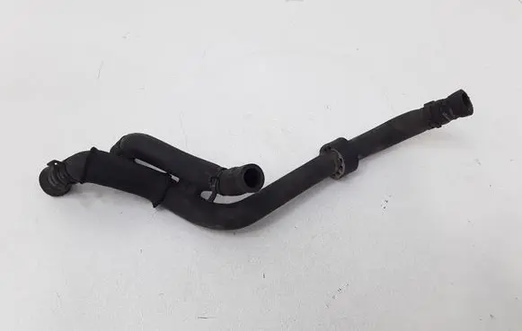 Volkswagen PASSAT B5.5 Engine coolant pipe/hose