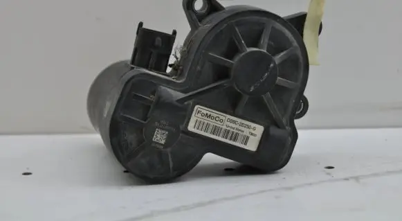 Lincoln MKZ II Hand brake/parking brake motor DG9C2D250G