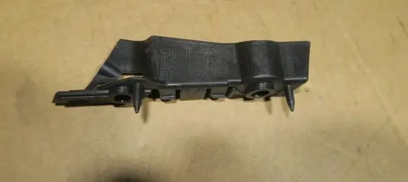 Skoda Fabia Mk2 (5J) Front bumper mounting bracket 8K0807284