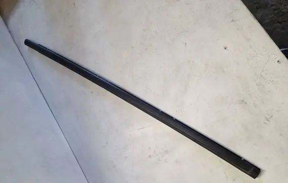 Citroen C4 III e-C4 Front door glass trim molding 9830618880