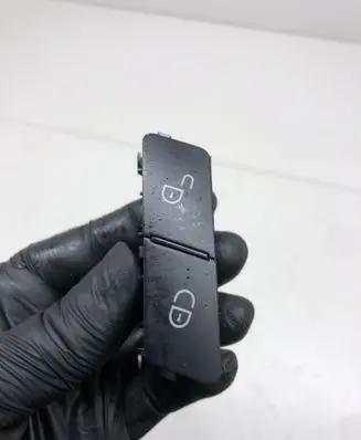 Mercedes-Benz C W204 Central locking switch button A2048706310