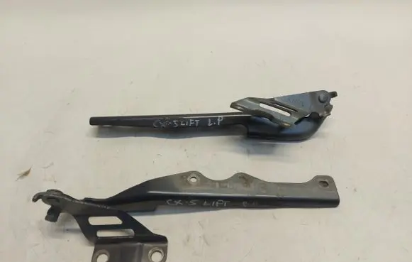 Engine bonnet/hood hinges