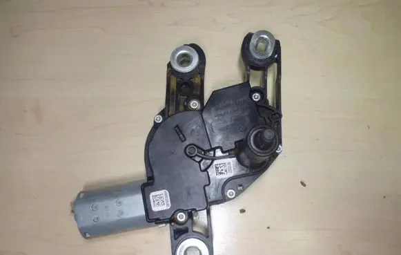 Volkswagen Golf Plus Wiper motor 5G0955711 V086