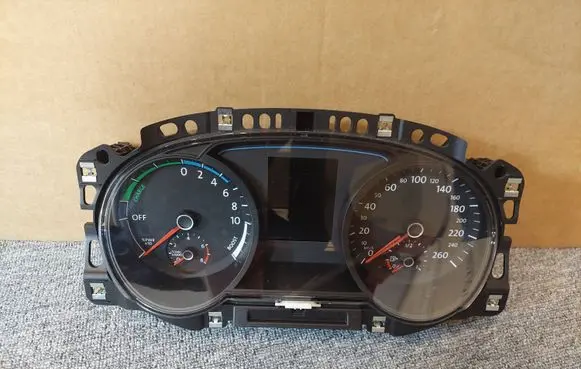 Volkswagen Golf VII Speedometer (instrument cluster) 5G1920754 1555020104 VDD024020