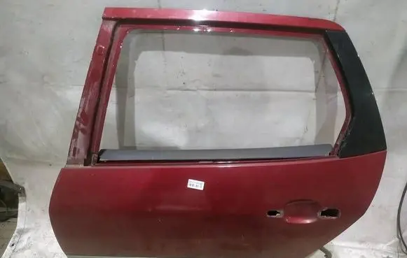 Peugeot 407 Rear door RAUDONOS