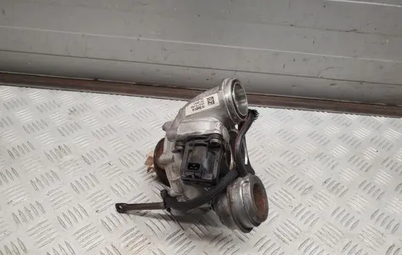 BMW 5 F10 F11 Turbo 757698510 7576985