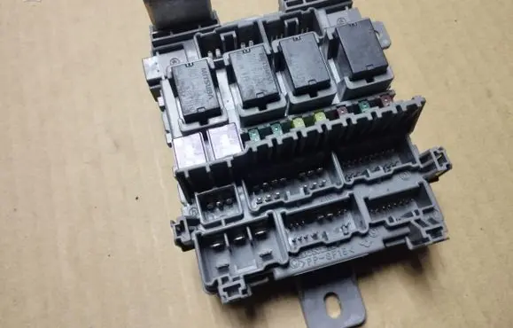 Honda Legend Fuse module KA0ABQS060728