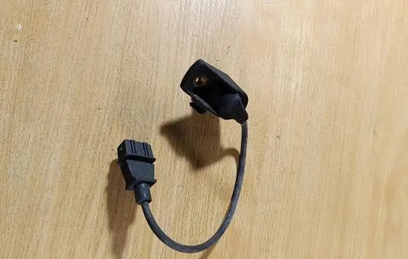 Opel Omega B1 Crankshaft position sensor 0232103008