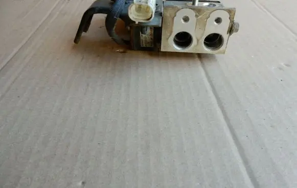 Subaru Outback Air conditioning (A/C) expansion valve 4433101071 40177