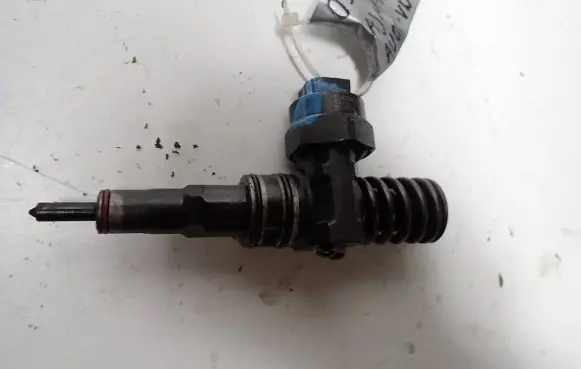 Audi A4 S4 B5 8D Fuel injector 038130073F