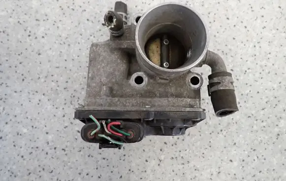 Suzuki Swift I Throttle body valve 