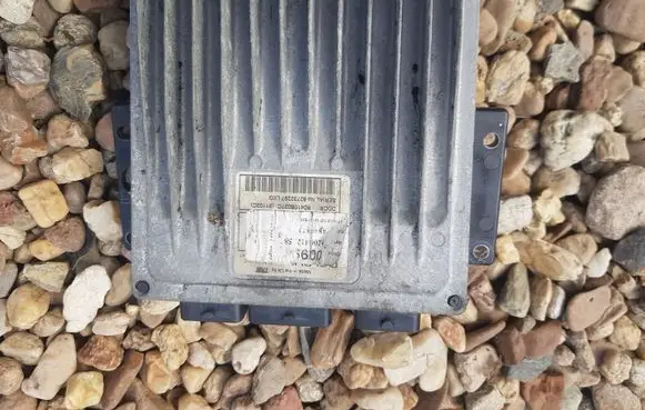 Renault Kangoo I Engine control unit/module 820041258 R0410B027C
