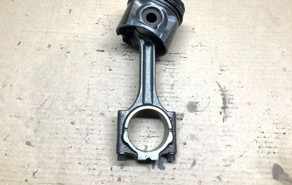 Volvo V70 Piston with connecting rod