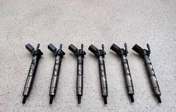 Mercedes-Benz S W222 Fuel injector A654070008752 A6540700087