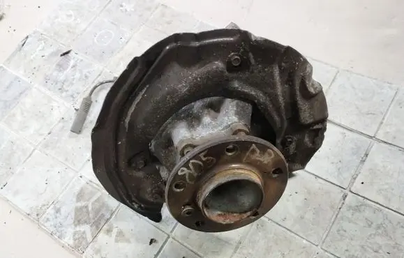 BMW 1 E81 E87 Front wheel hub