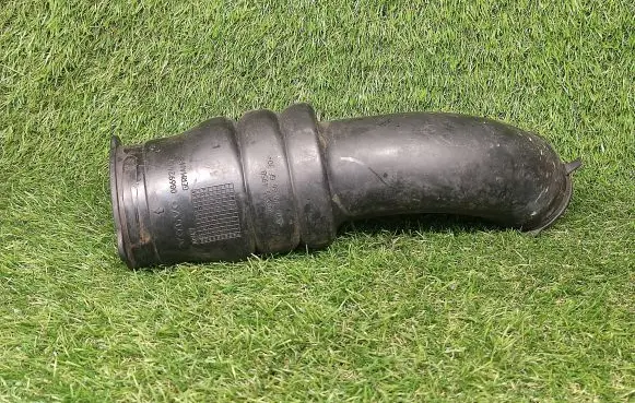 Volvo V70 Air intake duct part 08692401