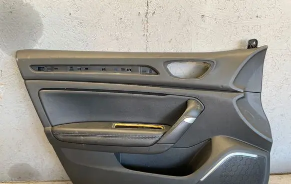 Renault Megane IV Front door card panel trim 809018160R 261015 69776