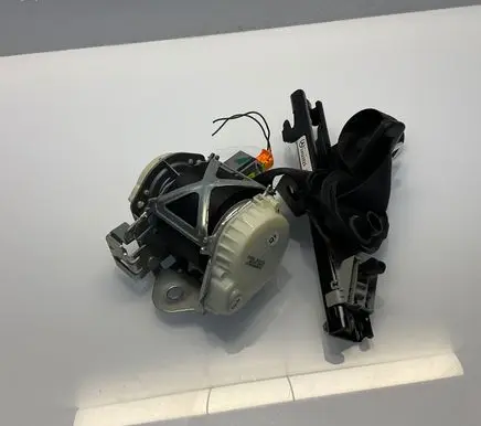 Mercedes-Benz E W212 Rear seatbelt A2128605985 2128605985