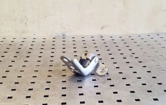 KIA Sportage Front door upper hinge
