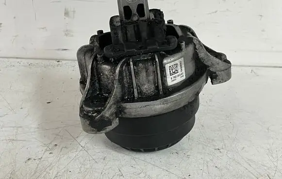 BMW 5 F10 F11 Engine mount bracket 678026301 6780263