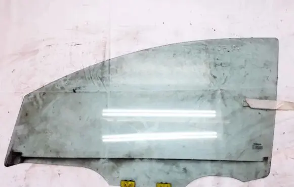 Nissan Note (E11) Front door window glass four-door
