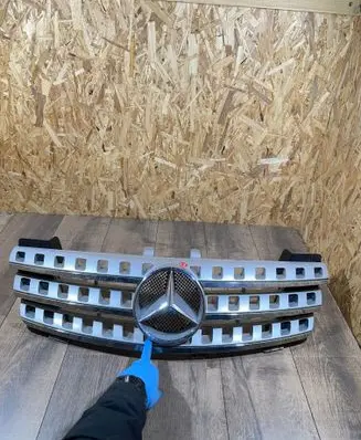 Front bumper upper radiator grill