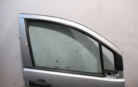 Opel Agila B Front door